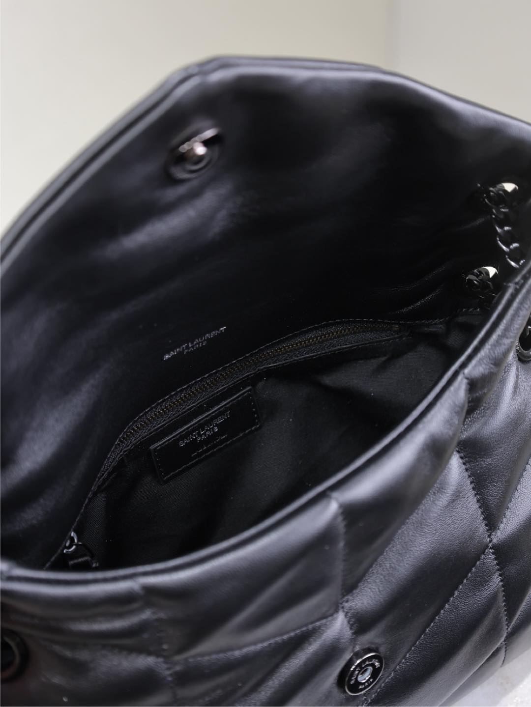 SAINT LAURENT YSL 25S LOULOU PUFFER MM 29 IN BLACK CALFSKIN BLACK HARDWARE