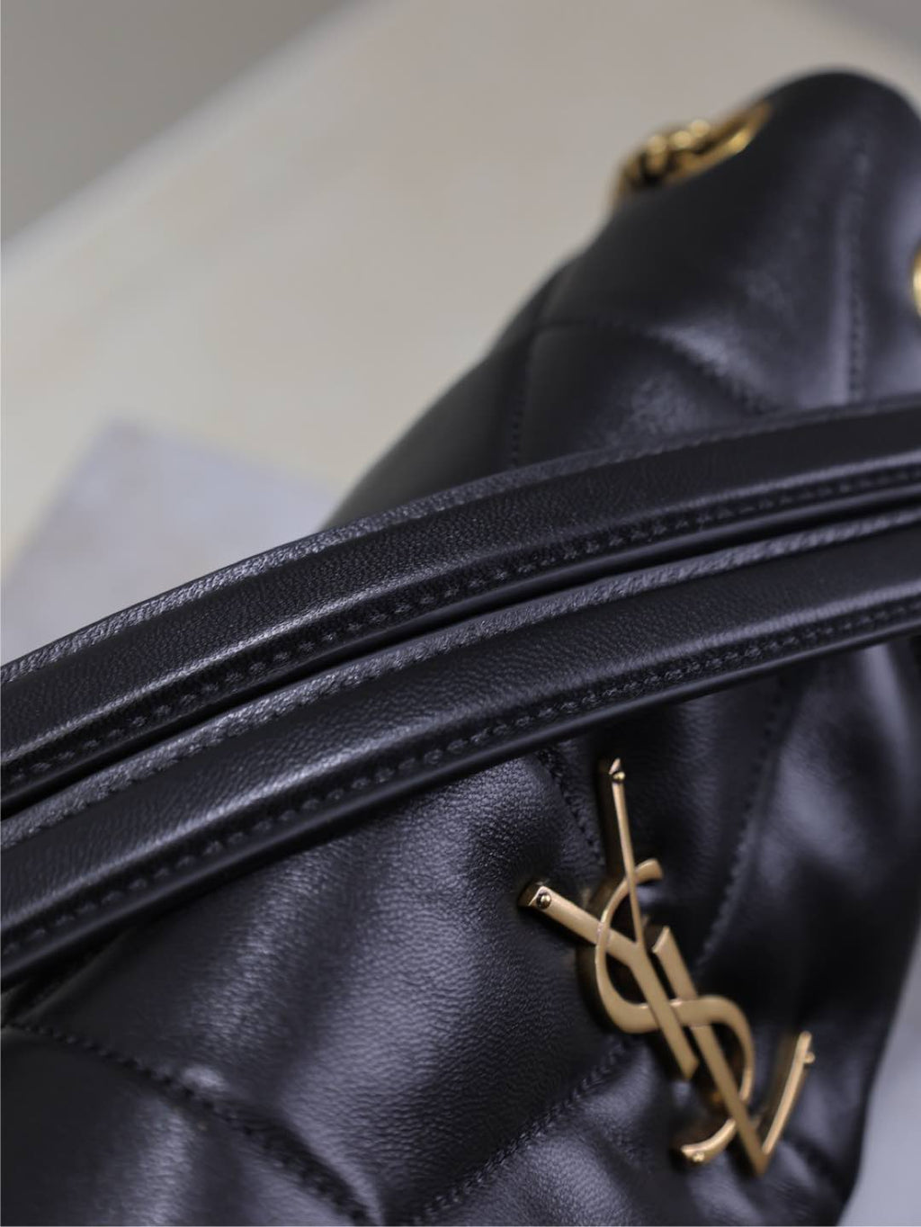 SAINT LAURENT YSL 25S LOULOU PUFFER MM 29 IN BLACK CALFSKIN GOLD HARDWRE