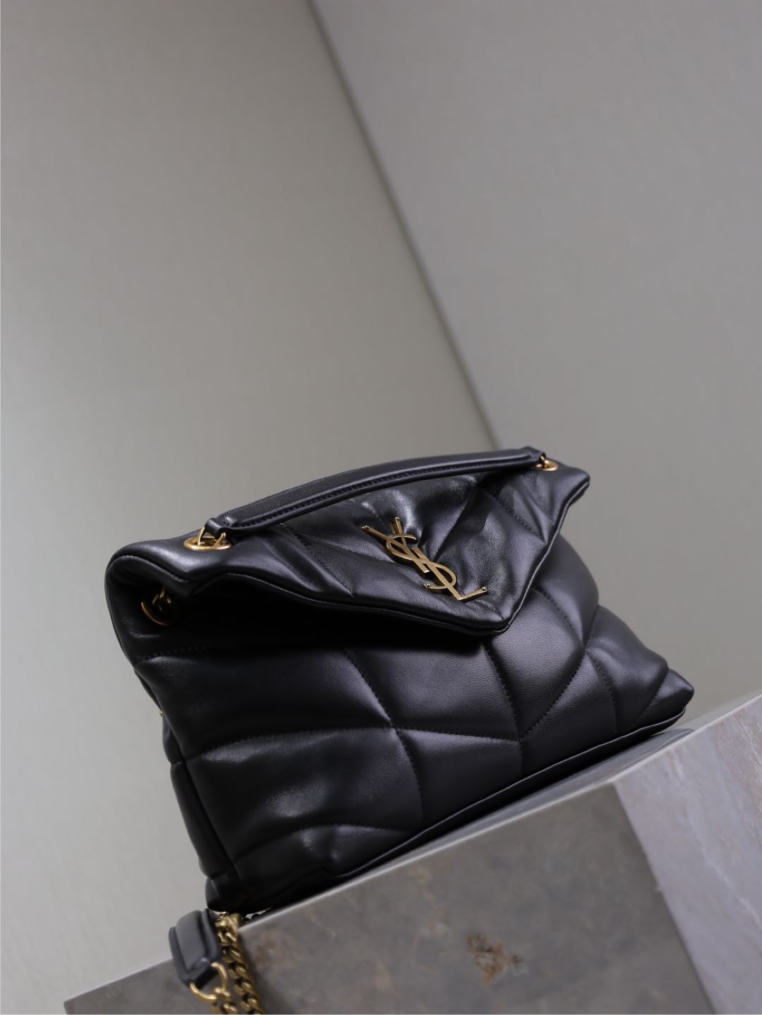 SAINT LAURENT YSL 25S LOULOU PUFFER MM 29 IN BLACK CALFSKIN GOLD HARDWRE