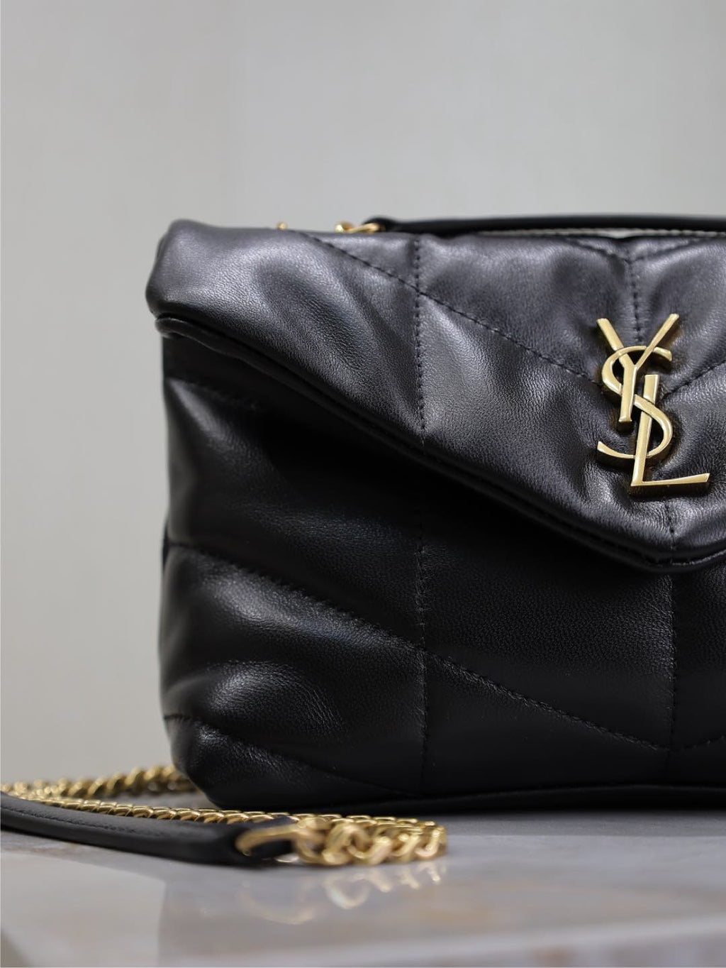SAINT LAURENT YSL 25S LOULOU PUFFER MINI 23 IN BLACK CALFSKIN GOLD HARDWARE