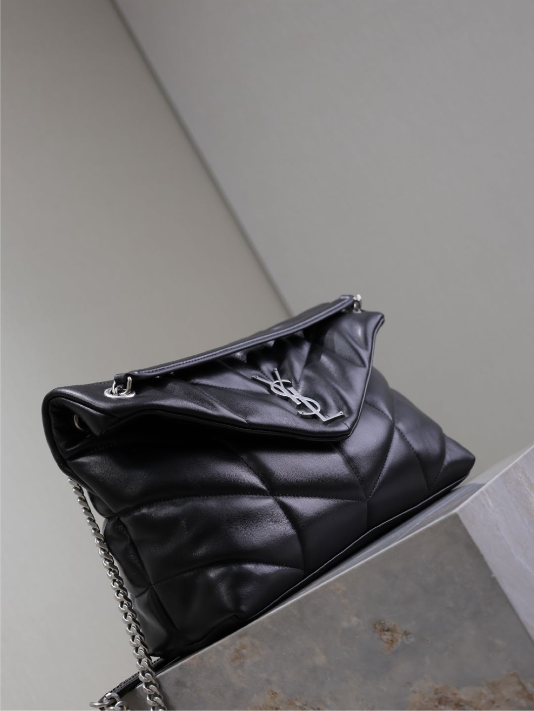 SAINT LAURENT YSL 25S LOULOU PUFFER GM 35 IN BLACK CALFSKIN SILVER HARDWARE