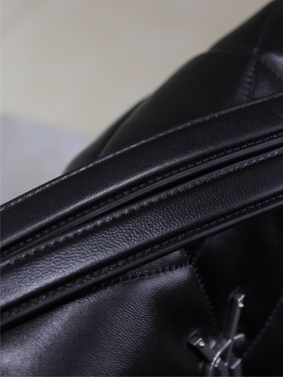SAINT LAURENT YSL 25S LOULOU PUFFER GM 35 IN BLACK CALFSKIN SILVER HARDWARE