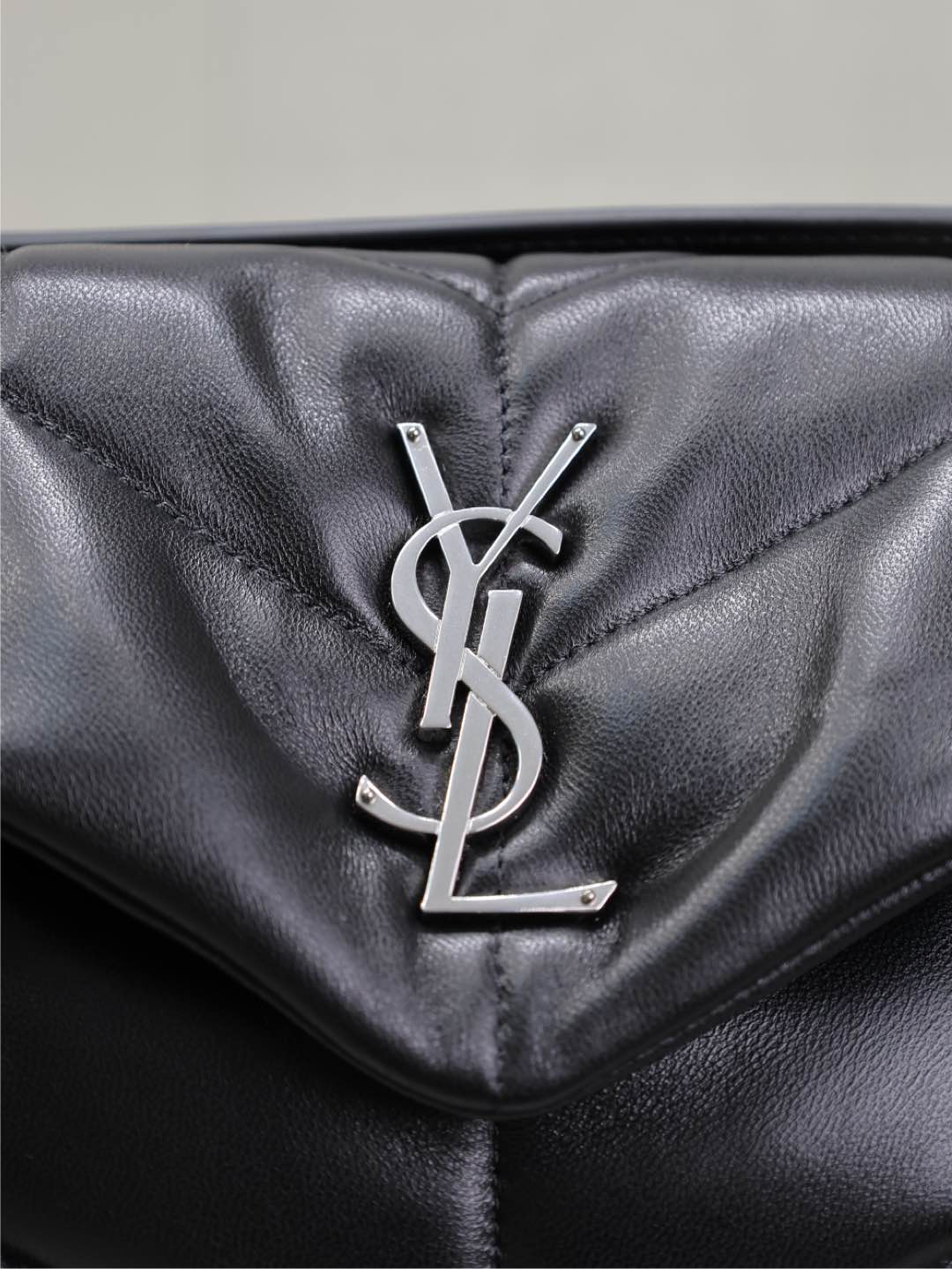 SAINT LAURENT YSL 25S LOULOU PUFFER MM 29 IN BLACK CALFSKIN SILVER HARDWARE