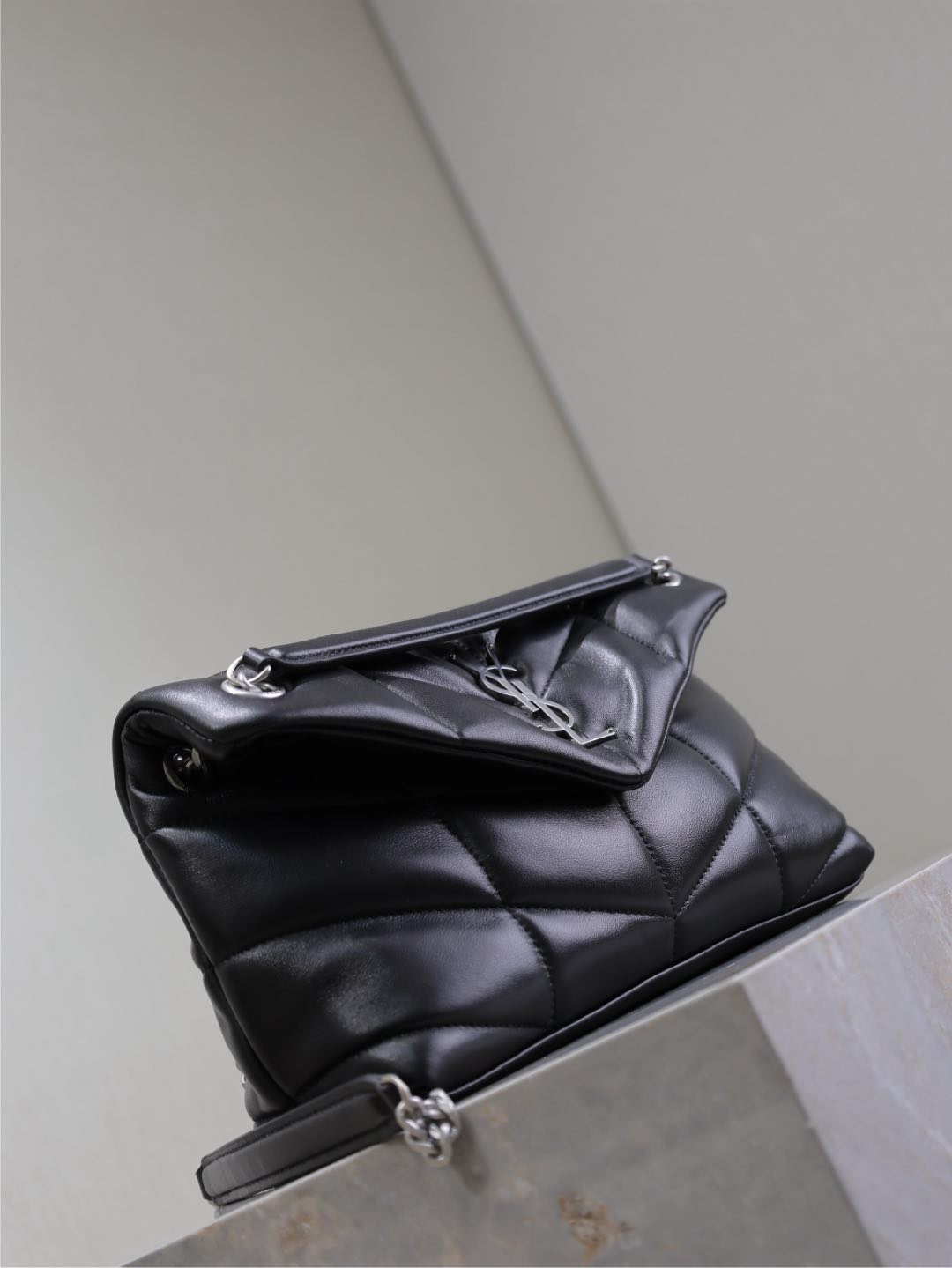 SAINT LAURENT YSL 25S LOULOU PUFFER MM 29 IN BLACK CALFSKIN SILVER HARDWARE