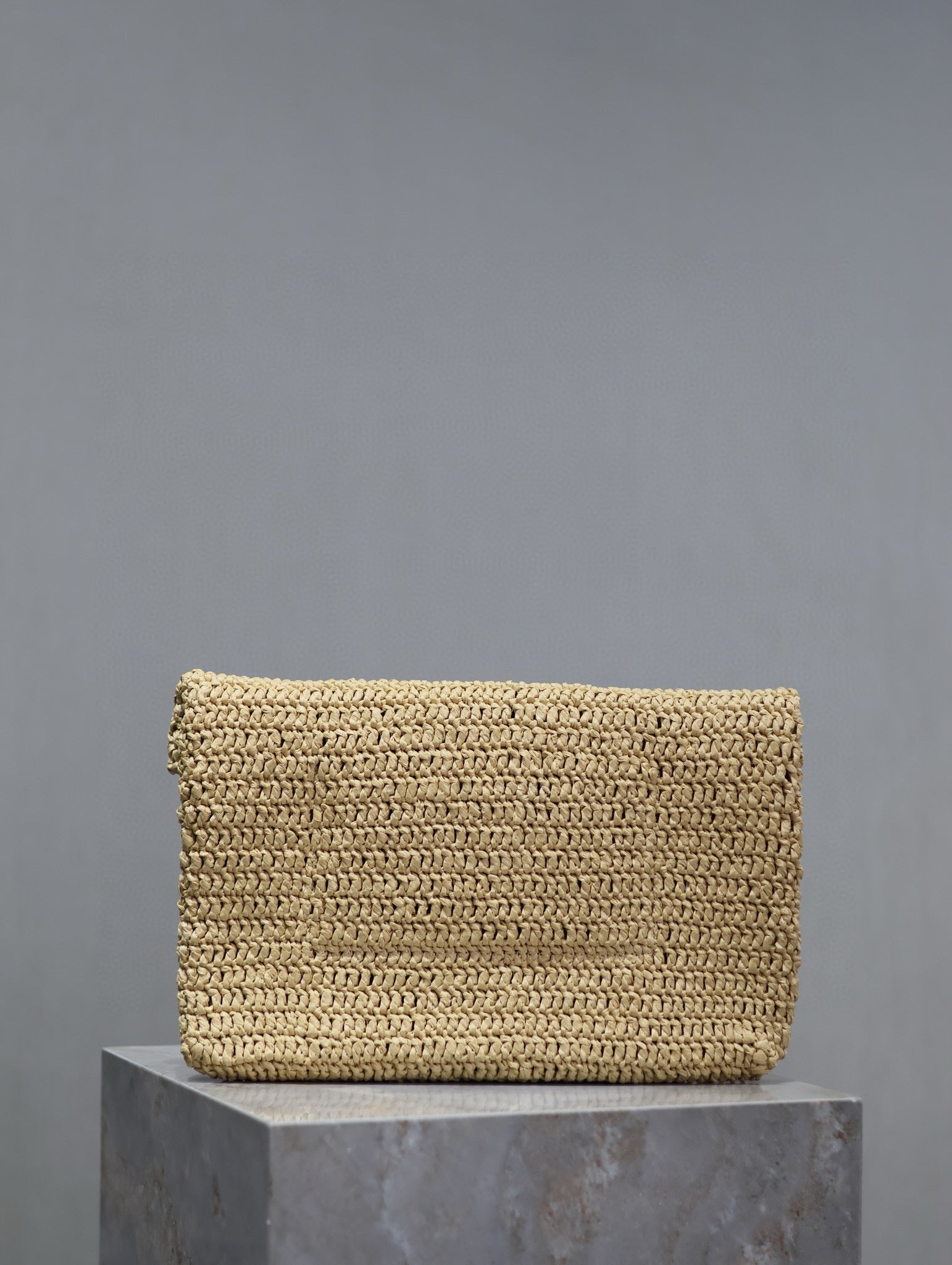SAINT LAURENT YSL 25S CASSANDRE LARGE ENVELOPE POUCH 29 IN NATURAL RAFFIA GOLD HARDWARE