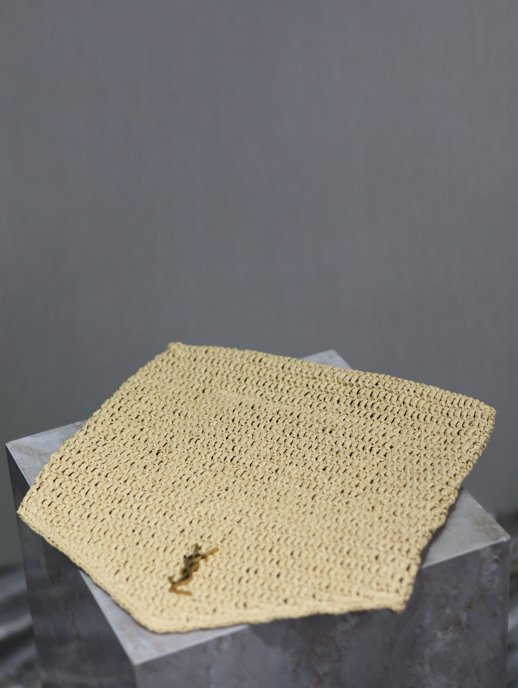 SAINT LAURENT YSL 25S CASSANDRE LARGE ENVELOPE POUCH 29 IN NATURAL RAFFIA GOLD HARDWARE