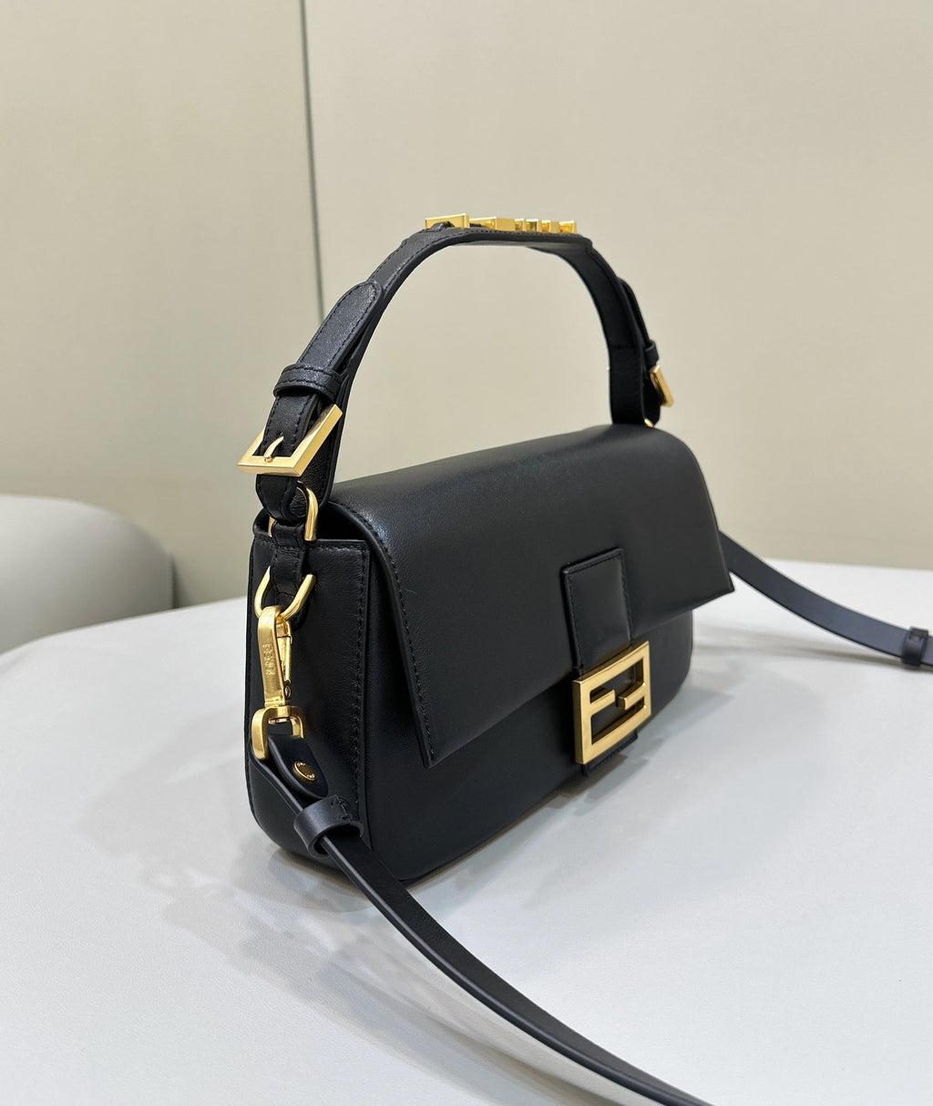 FENDI BAGUETTE 27 IN BLACK SMOOTH CALFSKIN GOLD HARDWARE