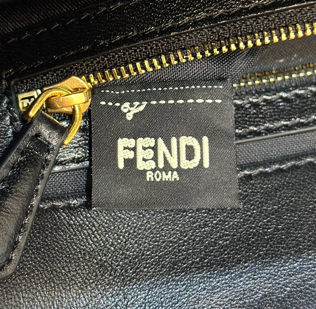 FENDI BAGUETTE 27 IN BLACK SMOOTH CALFSKIN GOLD HARDWARE