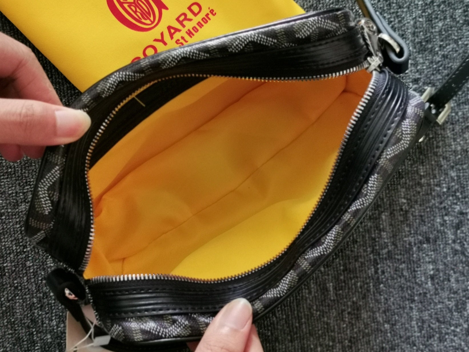 GOYARD CAP-VERT PM BAG 23X8X14CM BLACK CANVAS
